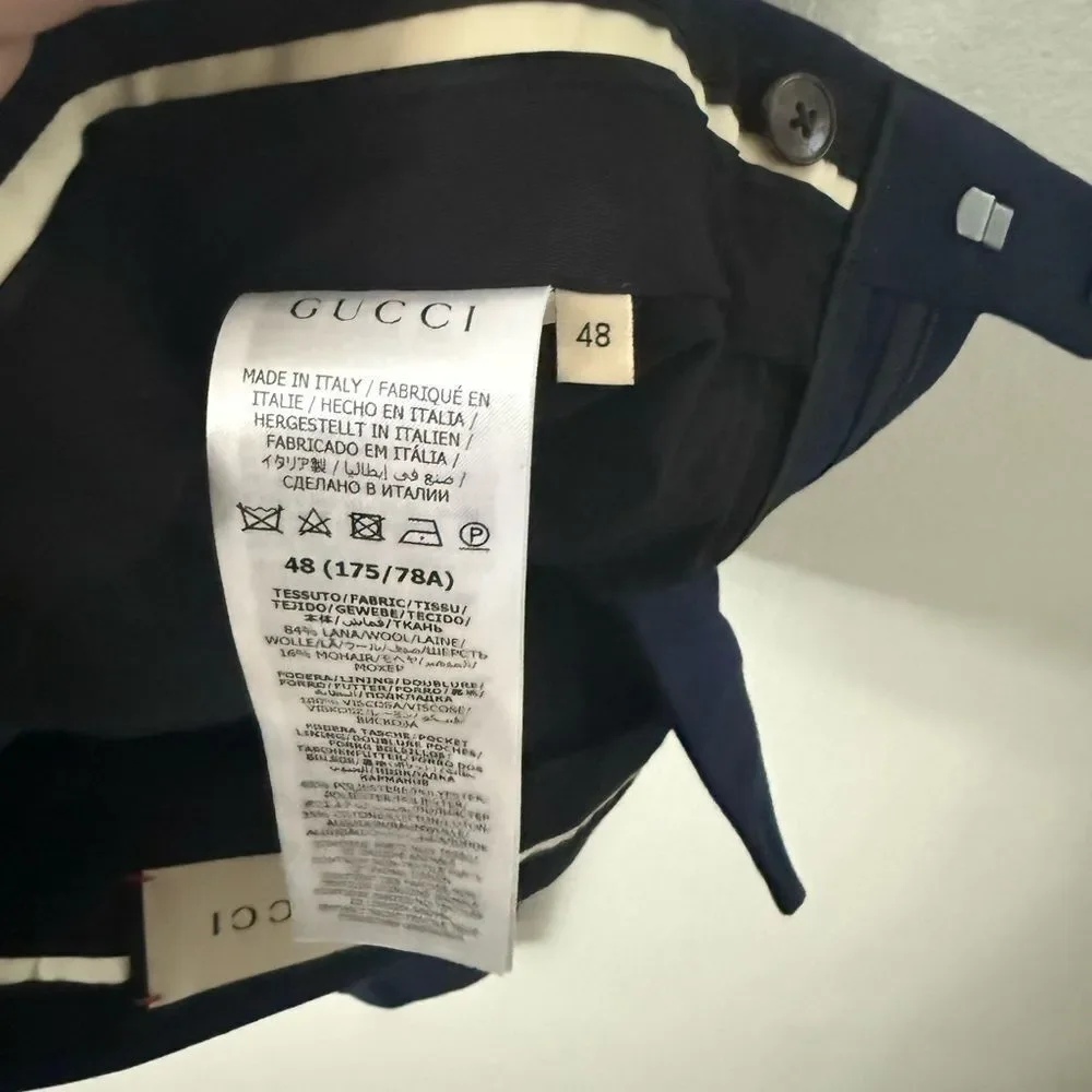Brand new men’s Gucci Navy Blue Suit size 48 men’s M dress pants size 34